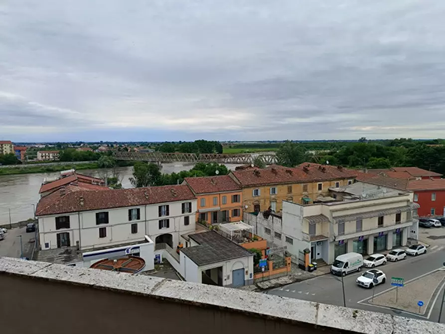 Immagine 1 di Appartamento in vendita  in Piazza XX Aprile 23 a Casale Monferrato