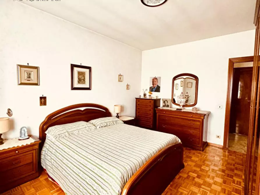 Immagine 29 di Appartamento in vendita  in piazza salvatore galgano a Roma