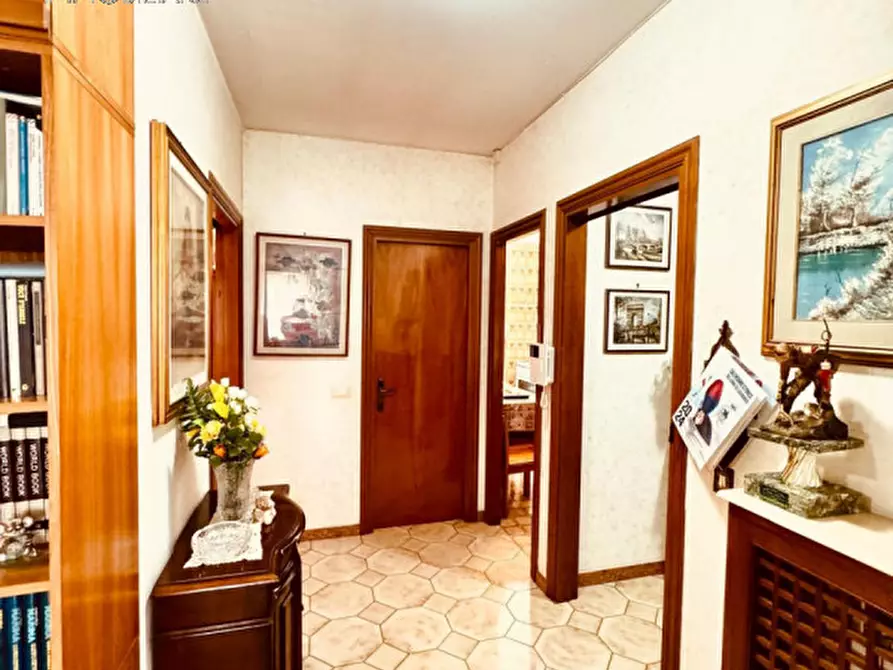 Immagine 35 di Appartamento in vendita  in piazza salvatore galgano a Roma