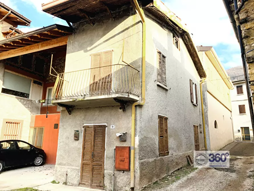 Immagine 1 di Rustico / casale in vendita  in Via Verdi a Ome