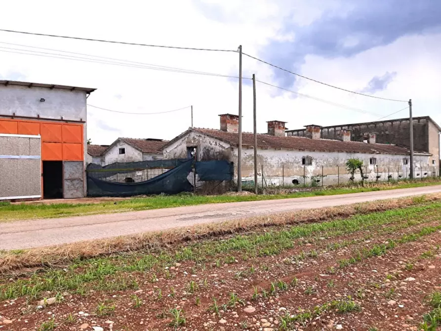 Immagine 12 di Rustico / casale in vendita  a Valeggio Sul Mincio