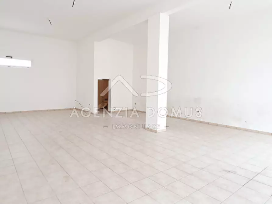 Immagine 9 di Magazzino in vendita  in via piemonte 25 a Racale