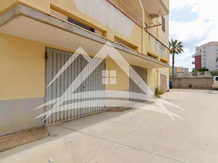 Immagine 2 di Garage in vendita  in Viale delle vigne, 58 A a Porto Torres