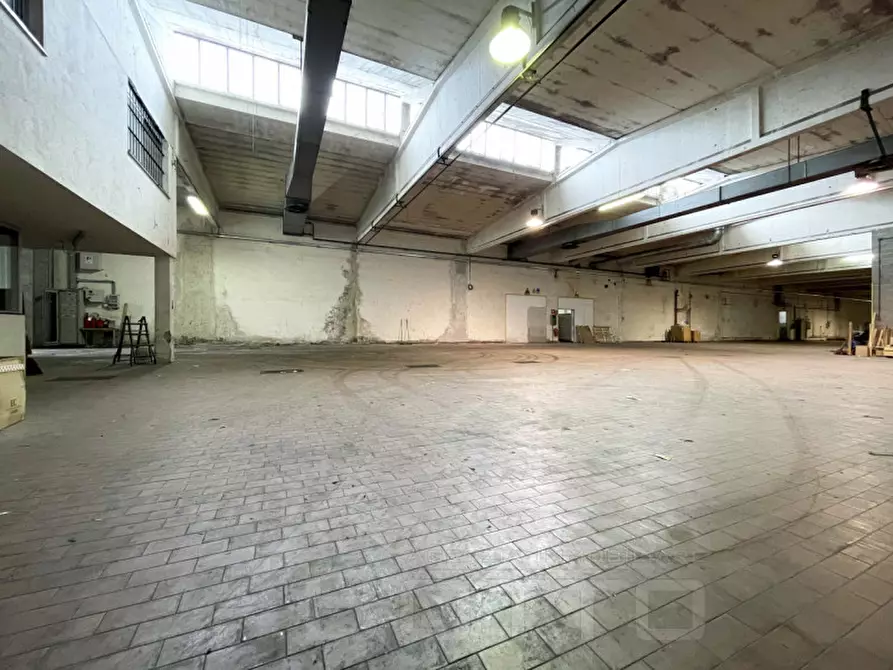 Immagine 5 di Capannone industriale in vendita  in Suno Via Pieve 31 a Suno