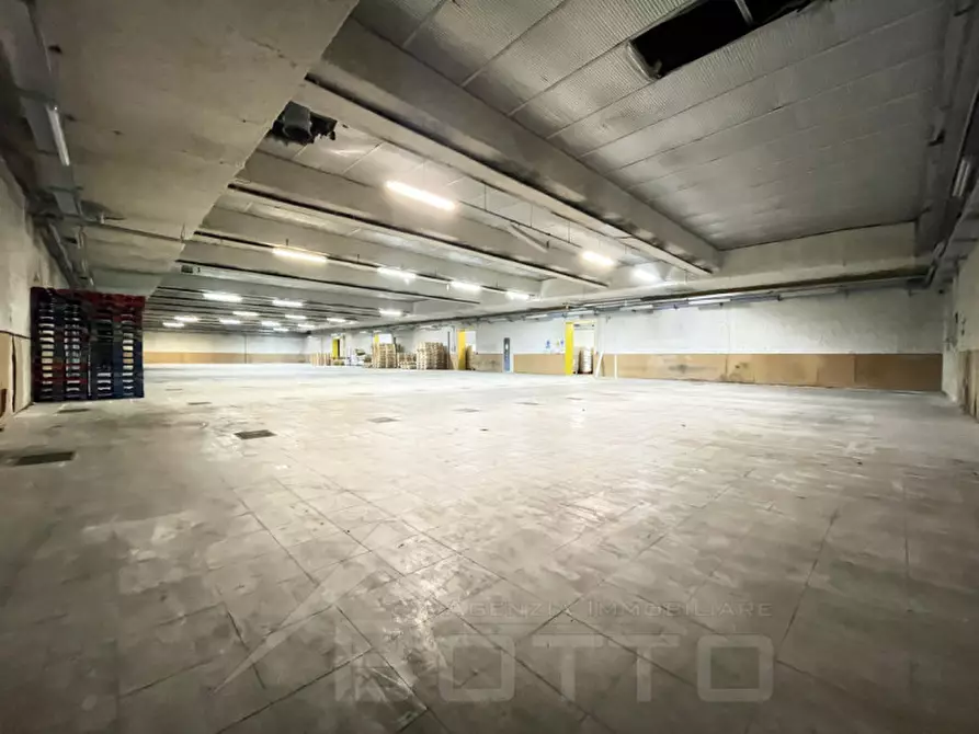 Immagine 4 di Capannone industriale in vendita  in Suno Via Pieve 31 a Suno