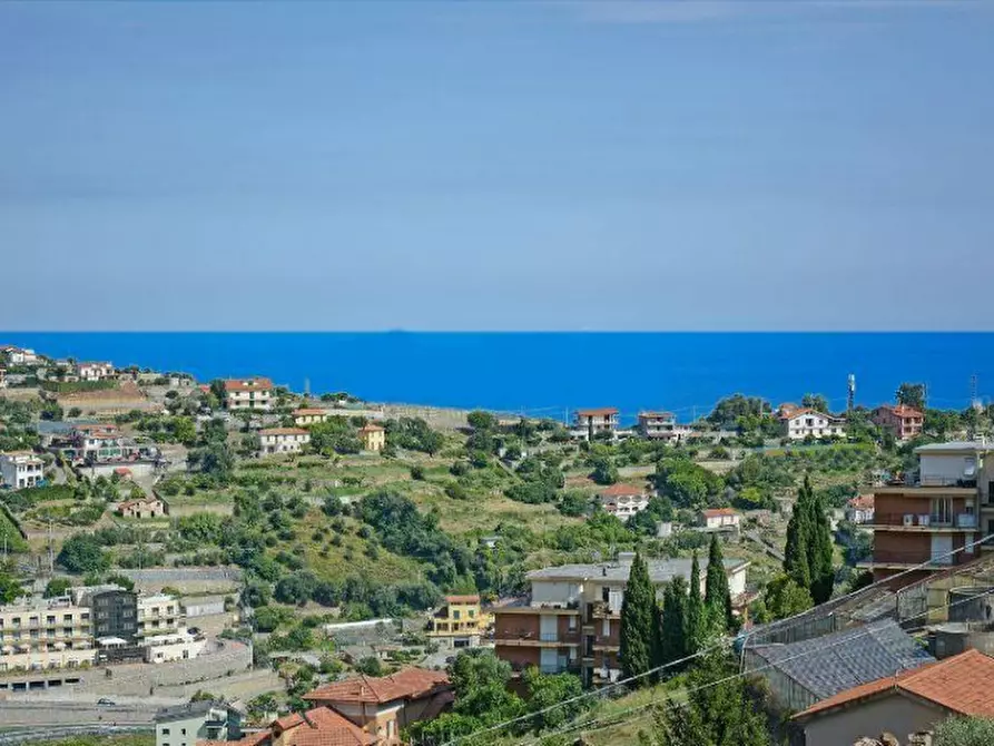 Immagine 1 di Appartamento in vendita  in Via Mario Calvino a San Remo