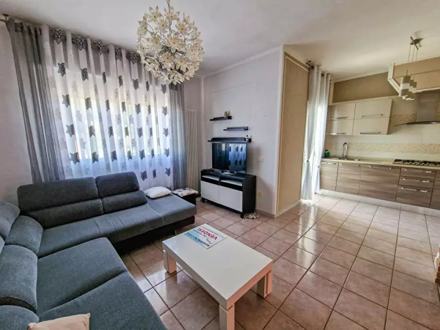 Immagine 1 di Appartamento in vendita  in corso Roma a Lunano