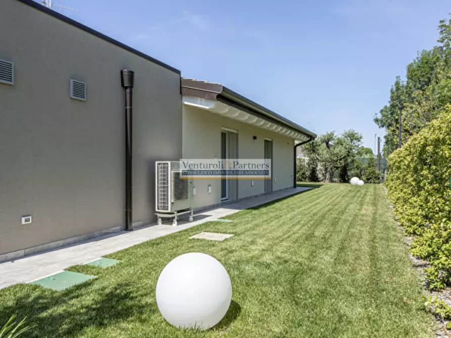 Immagine 2 di Villa in vendita  in via bolognina a Bedizzole