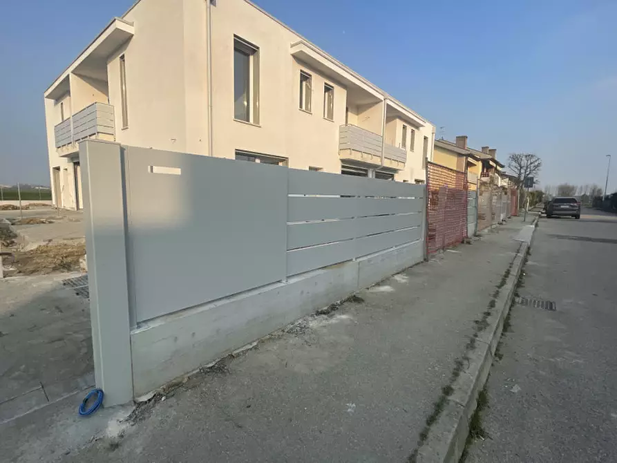 Immagine 2 di Casa quadrifamiliare in vendita  in VIA NIEVO a Rubano