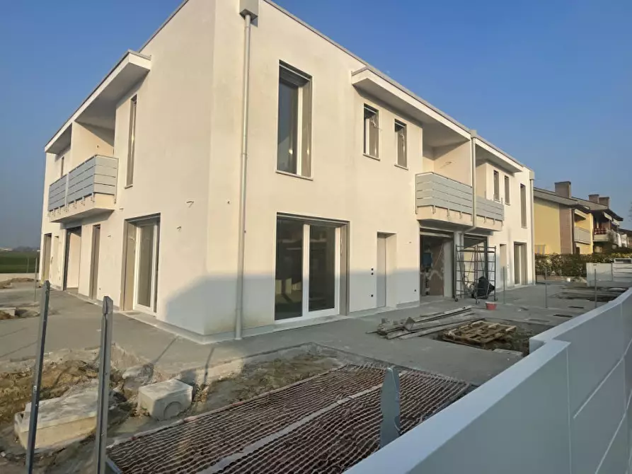Immagine 3 di Casa quadrifamiliare in vendita  in VIA NIEVO a Rubano