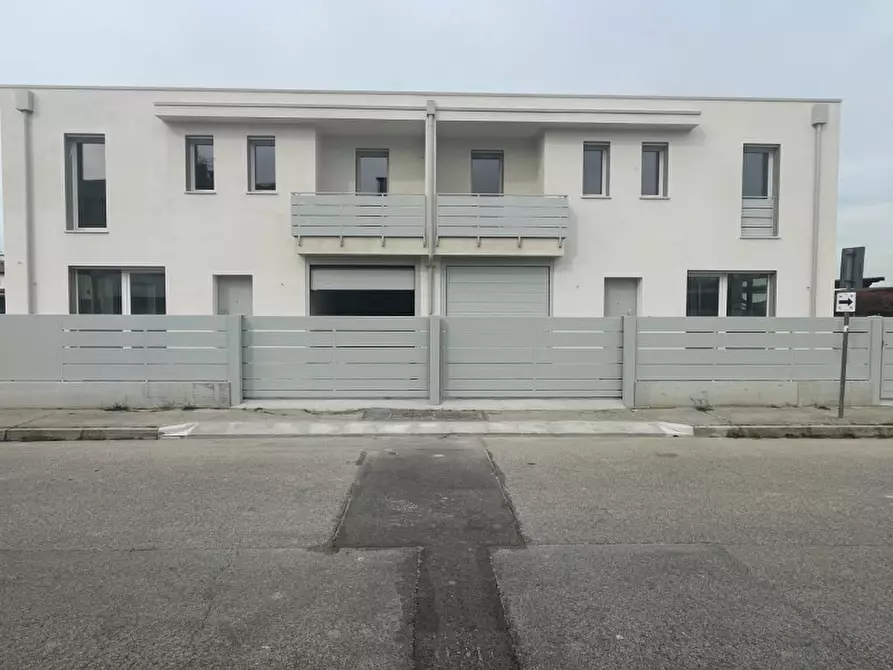 Immagine 11 di Casa quadrifamiliare in vendita  in VIA NIEVO a Rubano