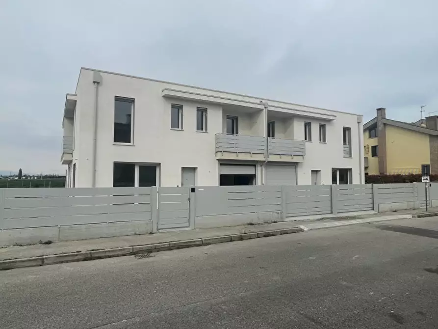 Immagine 12 di Casa quadrifamiliare in vendita  in VIA NIEVO a Rubano