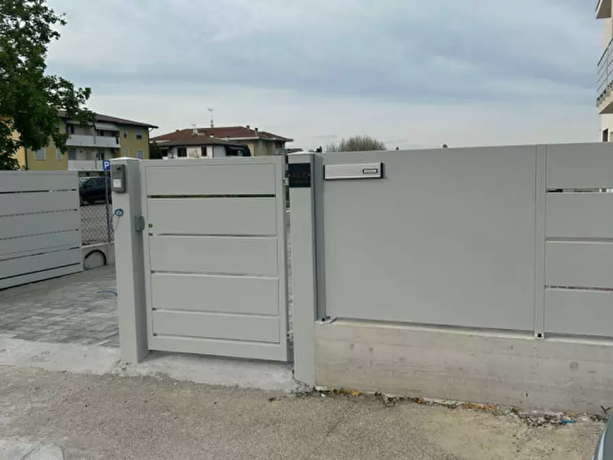 Immagine 19 di Casa quadrifamiliare in vendita  in VIA NIEVO a Rubano
