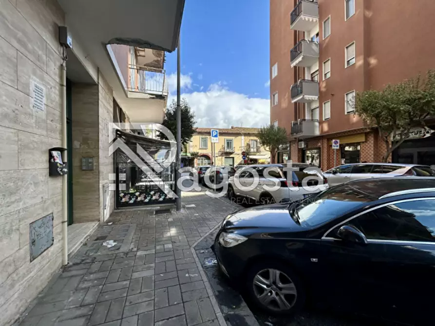 Immagine 1 di Negozio in affitto  in Via Trento a Salerno
