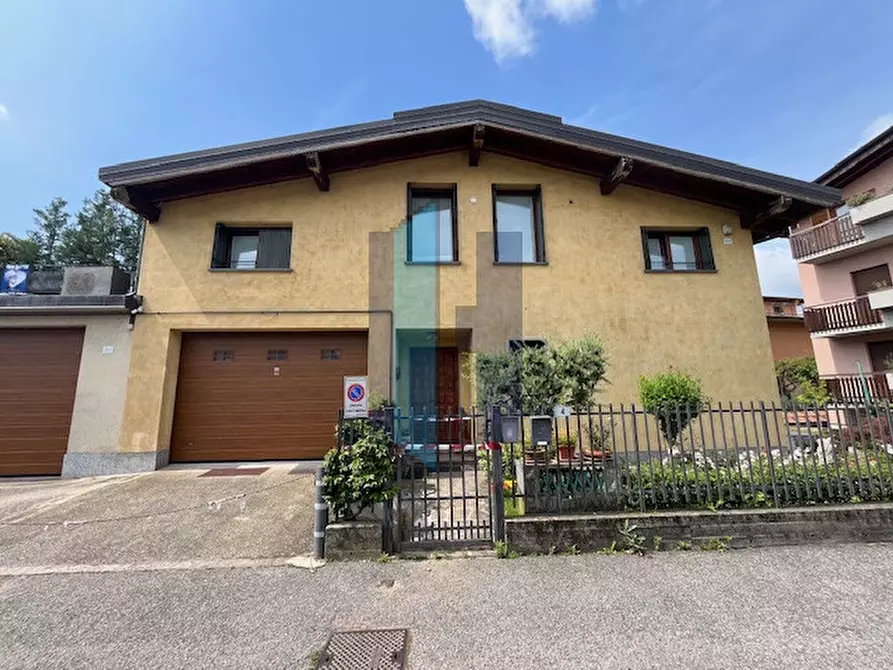 Immagine 4 di Casa bifamiliare in vendita  in Via Garibaldi a Curno