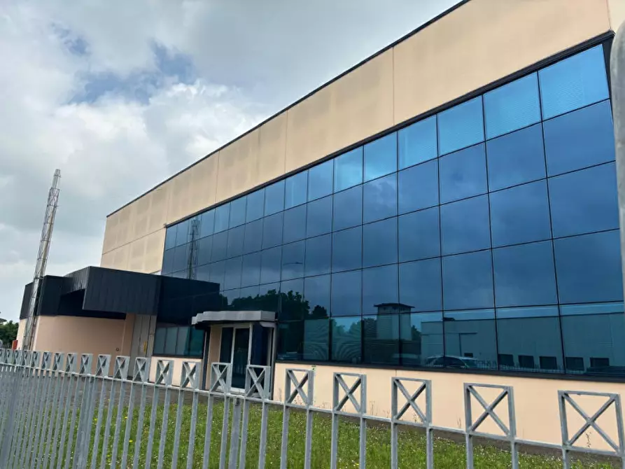 Immagine 2 di Capannone industriale in affitto  a Dueville