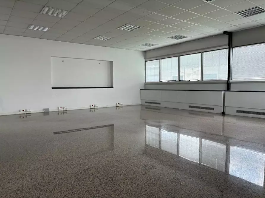 Immagine 7 di Capannone industriale in affitto  a Dueville