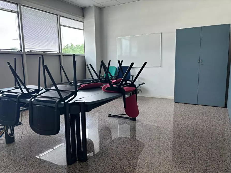 Immagine 9 di Capannone industriale in affitto  a Dueville