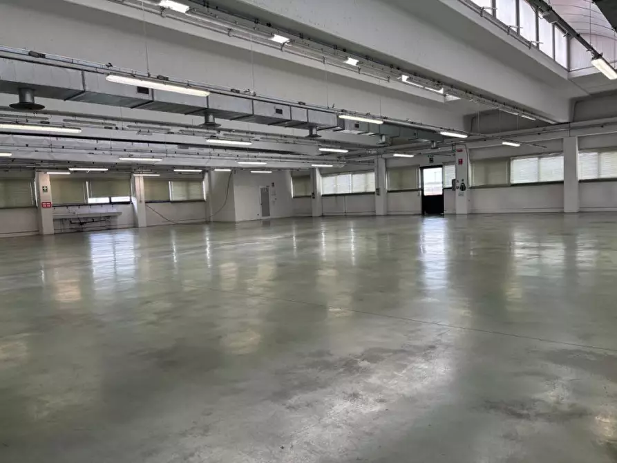 Immagine 12 di Capannone industriale in affitto  a Dueville