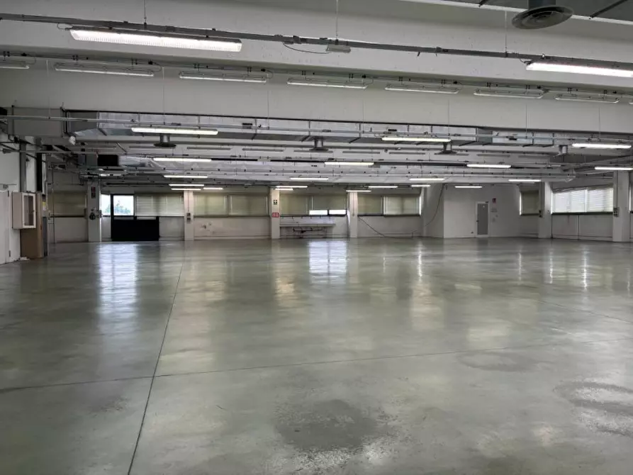 Immagine 13 di Capannone industriale in affitto  a Dueville