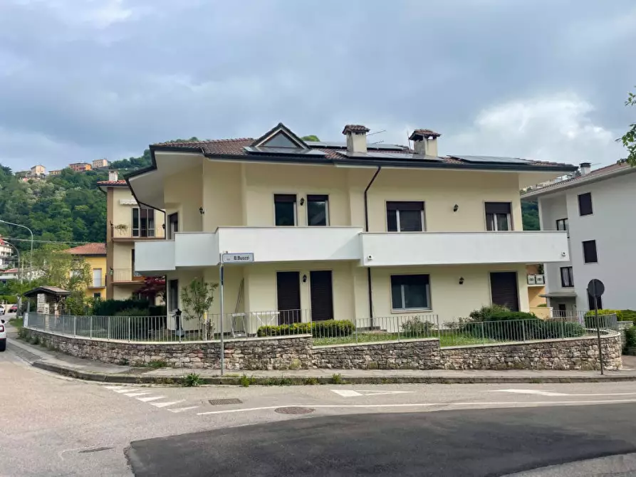 Immagine 1 di Casa indipendente in vendita  a Valdagno