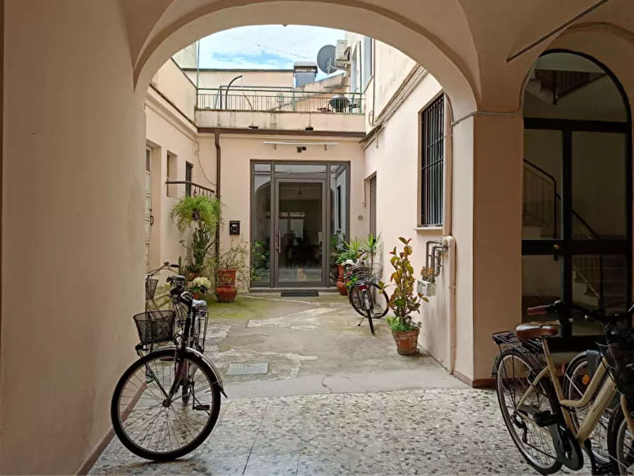 Immagine 31 di Appartamento in vendita  in Strada Nuova a Parma