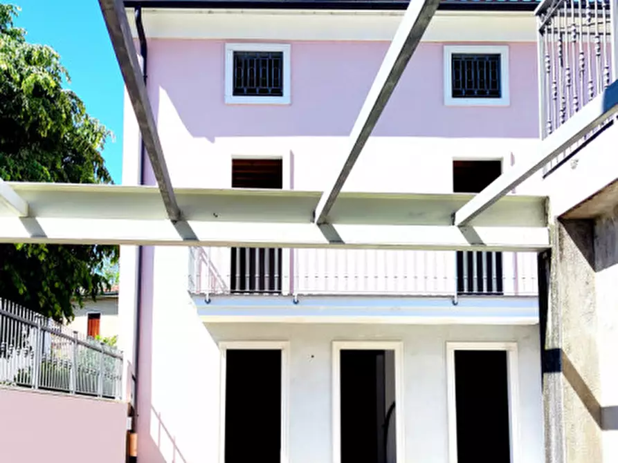 Immagine 1 di Casa bifamiliare in vendita  in Contrá Stalli a Vicenza