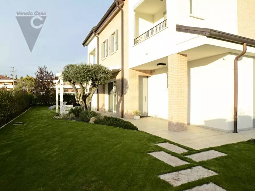 Immagine 1 di Casa bifamiliare in vendita  in Via Pendini a Padova