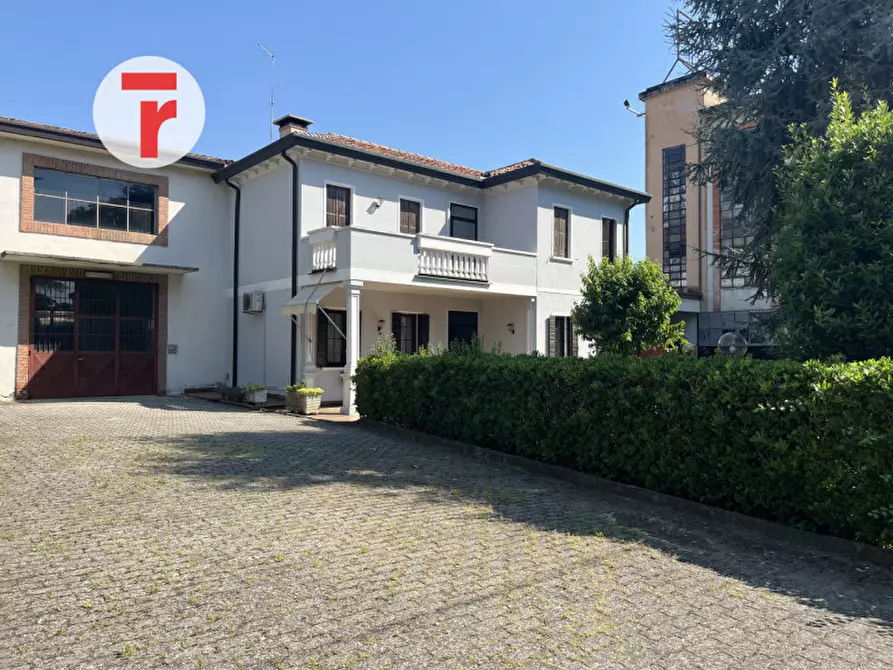 Immagine 1 di Palazzo in vendita  in Via Del Donatore a Curtarolo