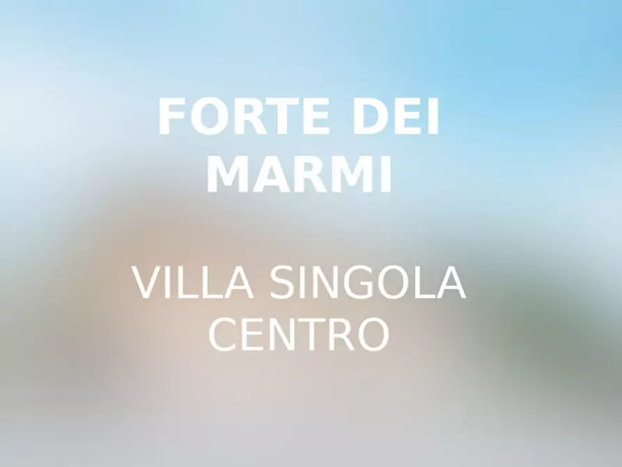 Immagine 1 di Villa in vendita  in via Dei mille a Forte Dei Marmi