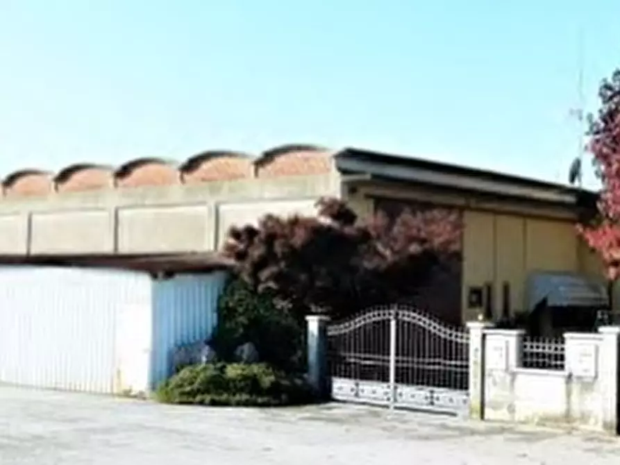 Immagine 1 di Capannone industriale in vendita  in VIA CAPITELLI 14 a Pozzoleone