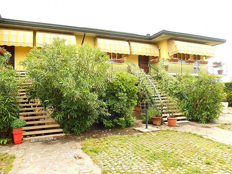 Immagine 1 di Casa indipendente in vendita  in Correzzola - Villa del Bosco a Correzzola