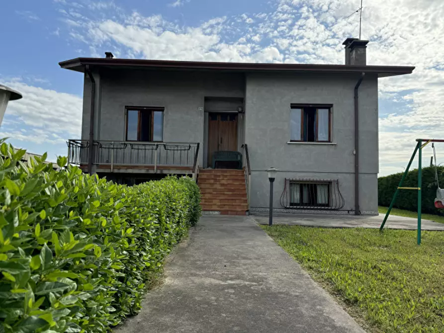 Immagine 1 di Casa indipendente in vendita  in Via Cesare Battisti , 275 a Giacciano Con Baruchella