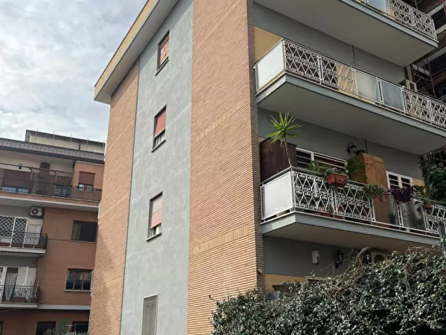 Immagine 1 di Appartamento in vendita  in VIA GAETANO STORCHI a Roma