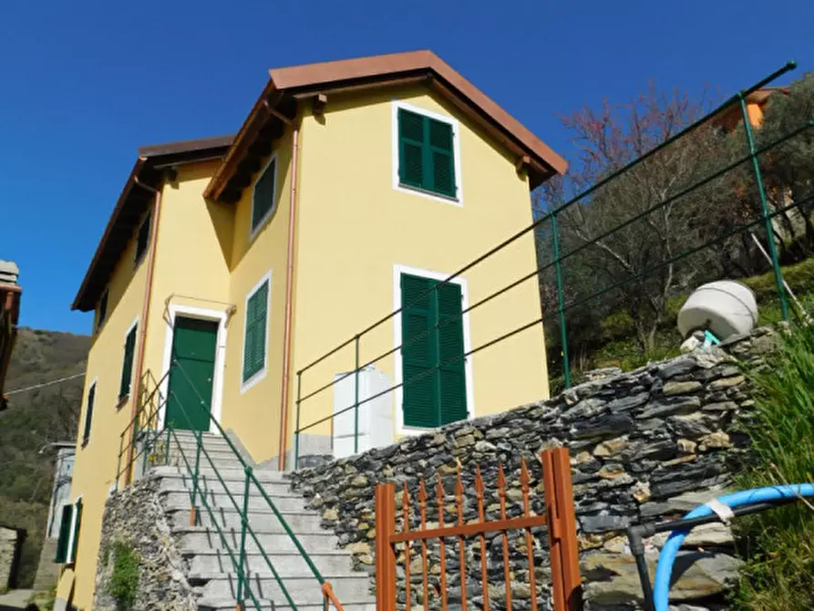 Immagine 1 di Casa indipendente in vendita  in Via Serro Antico a Avegno