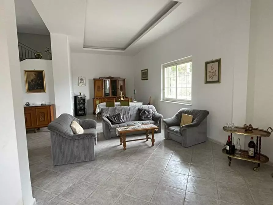 Immagine 2 di Villa in vendita  in Via Acureale 4 a Carini