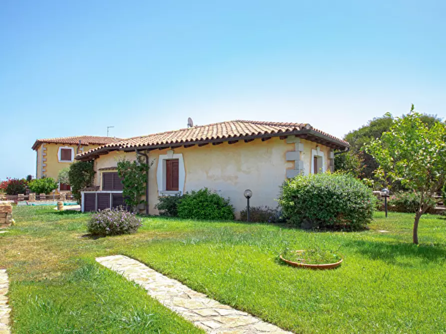 Immagine 1 di Casa bifamiliare in vendita  in via delle castagnole a Olbia