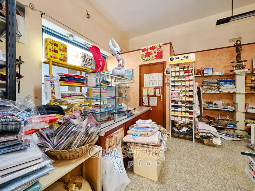 Immagine 10 di Negozio in vendita  in Via Duca D'Aosta a Supersano