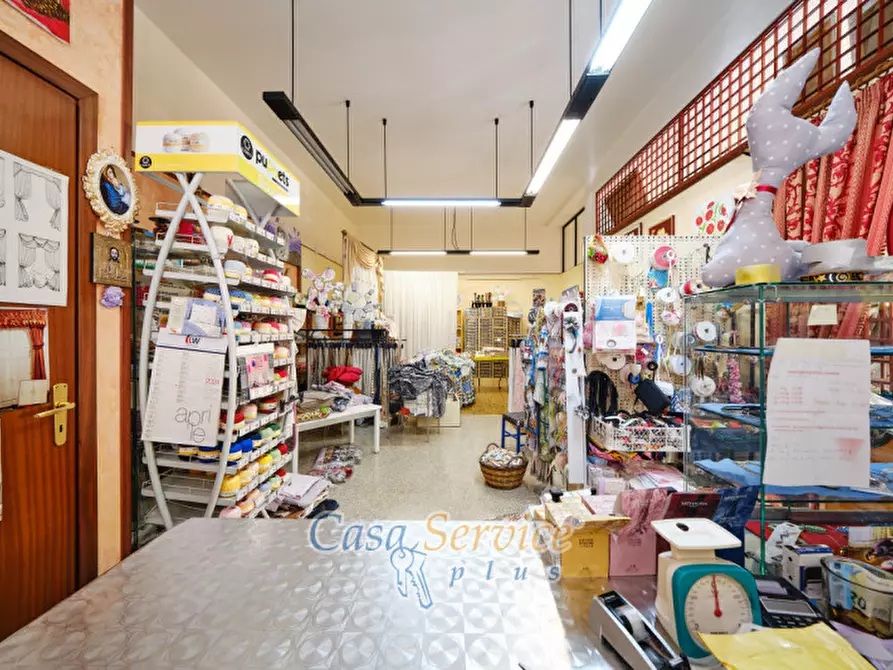Immagine 11 di Negozio in vendita  in Via Duca D'Aosta a Supersano