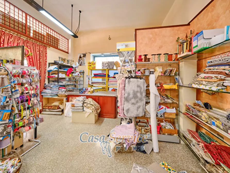 Immagine 13 di Negozio in vendita  in Via Duca D'Aosta a Supersano