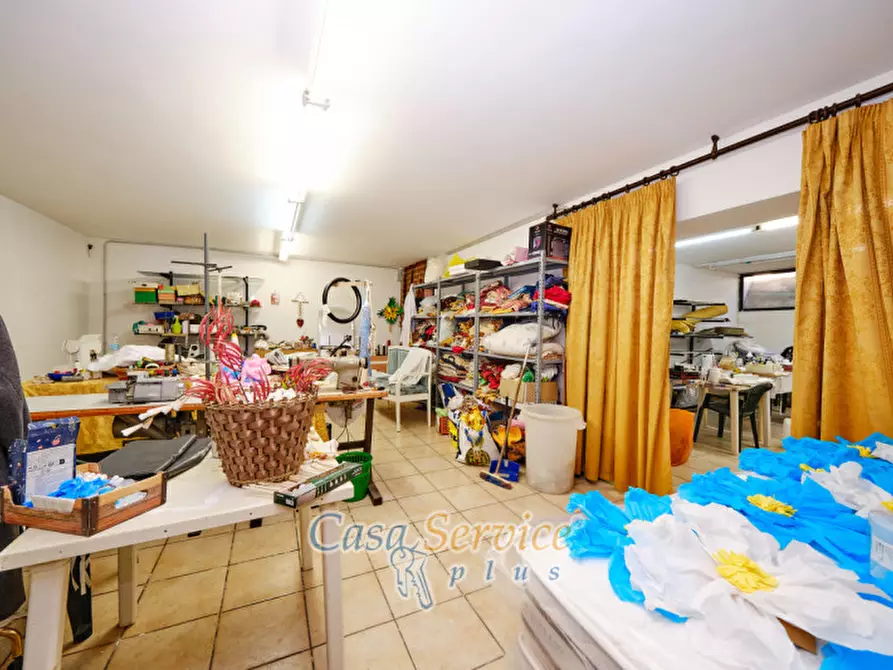 Immagine 16 di Negozio in vendita  in Via Duca D'Aosta a Supersano