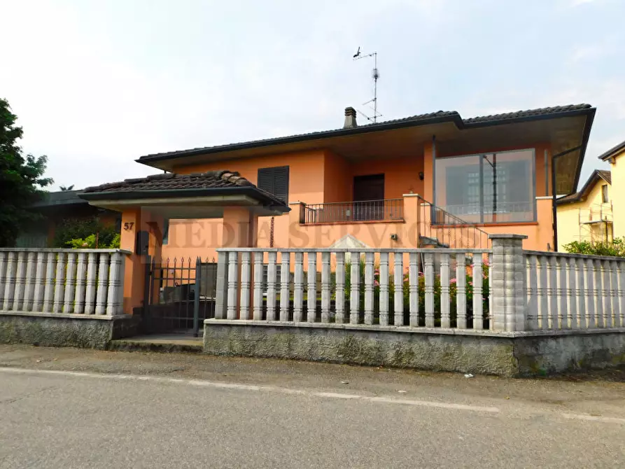 Immagine 1 di Villa in vendita  in viale Loreto n° 57 a Sannazzaro De' Burgondi