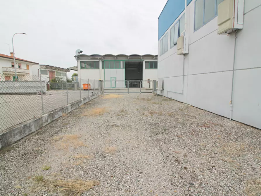 Immagine 10 di Magazzino in affitto  in Via Maestri del Lavoro a San Donà Di Piave