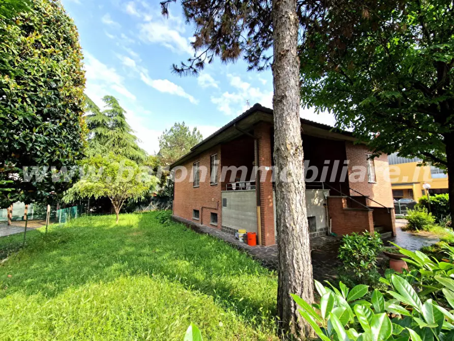 Immagine 1 di Villa in vendita  in Via Pier Fortunato Calvi, 8 a Bologna