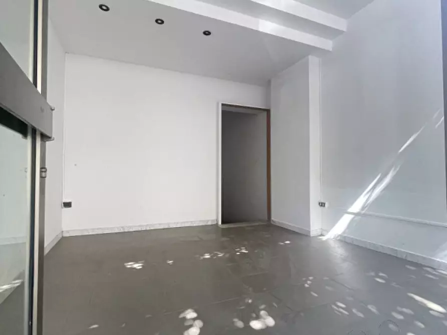 Immagine 1 di Negozio in vendita  in via imbriani a Lecce