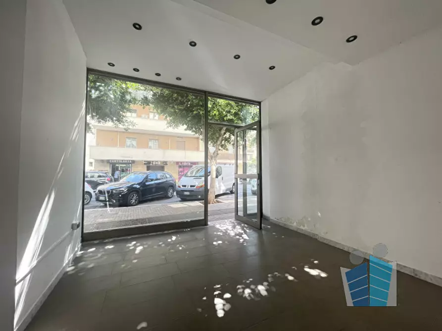 Immagine 4 di Negozio in vendita  in via imbriani a Lecce