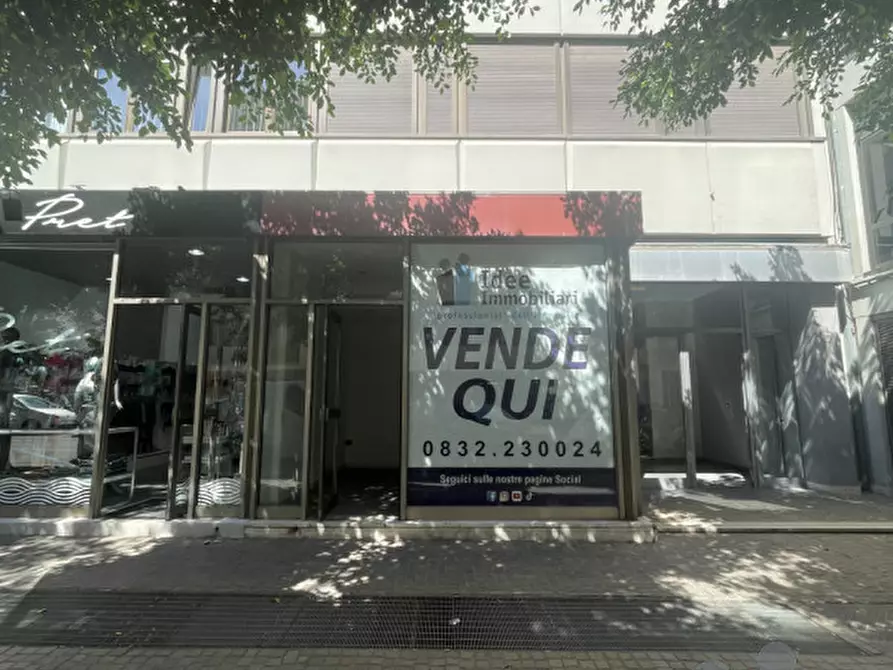 Immagine 8 di Negozio in vendita  in via imbriani a Lecce