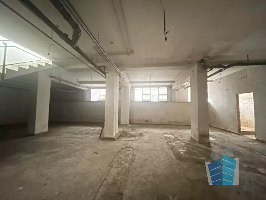 Immagine 9 di Negozio in vendita  in via imbriani a Lecce