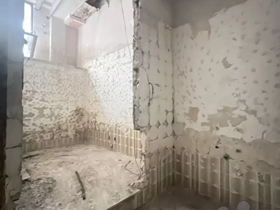 Immagine 14 di Negozio in vendita  in via imbriani a Lecce