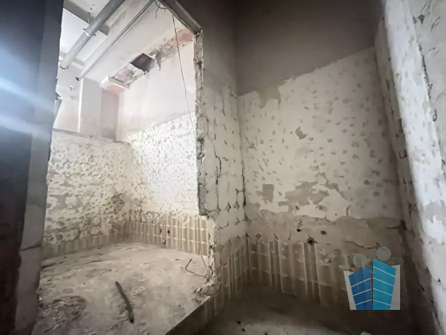 Immagine 15 di Negozio in vendita  in via imbriani a Lecce